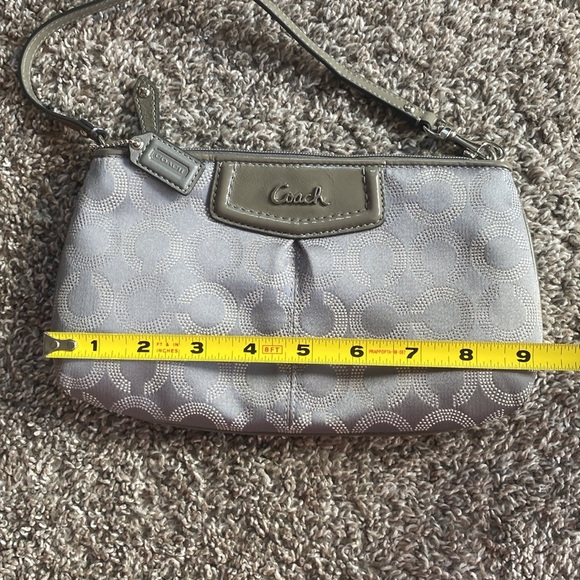 Coach EUC Ashley Gray Logo Dotted Signature Wristlet Wallet - Picture 6 of 16